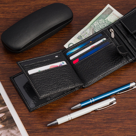 WILD 31A - BLACK 1 / WHITE